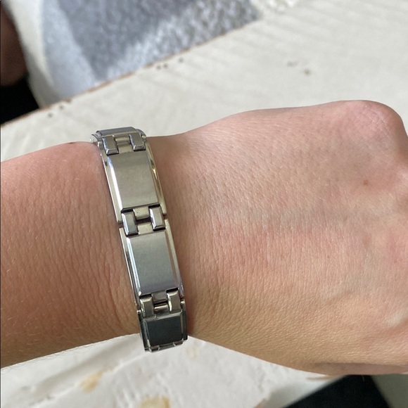 Men’s stainless steel Jewelry Bracelet with Interlocking Links - Picture 5 of 5